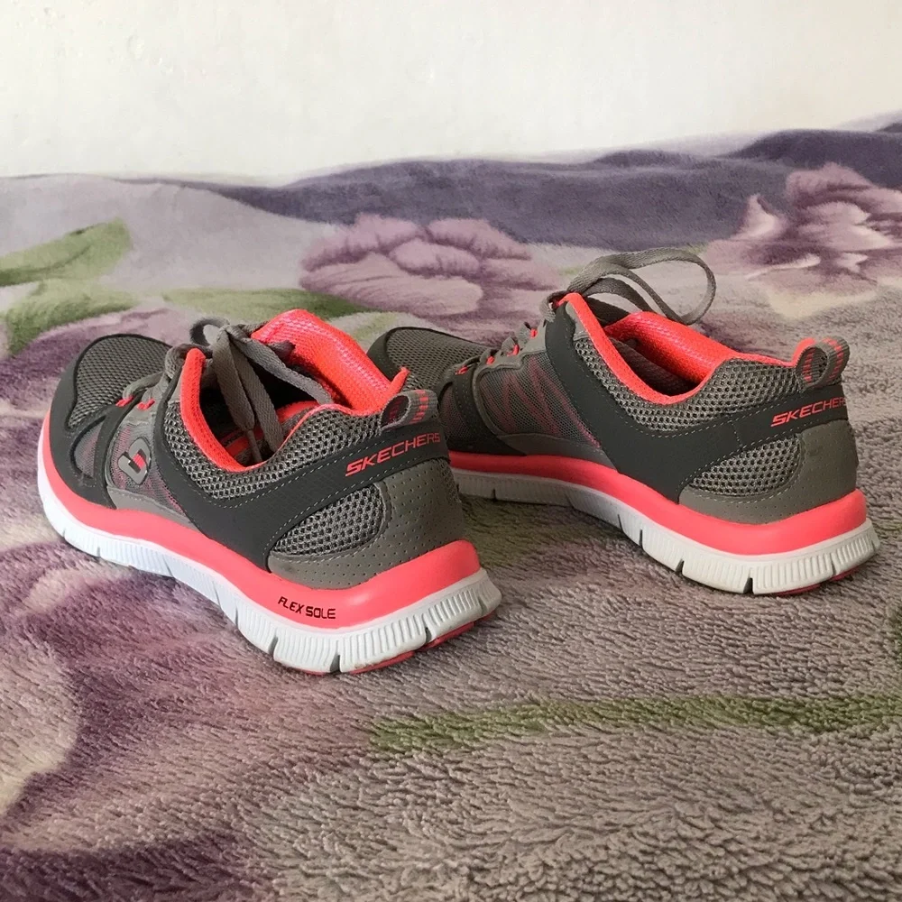 Skechers Women’s Spring Fever Sneaker Style 11727 - Picture 10 of 11